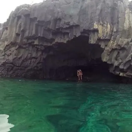 Bright Spacious Apartment, 2 Min Walk From Lägenhet *