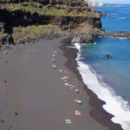 Bright Spacious Apartment, 2 Min Walk From Lägenhet