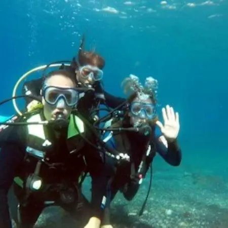 Bright Spacious Apartment, 2 Min Walk From *