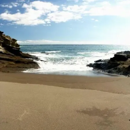 Bright Spacious Apartment, 2 Min Walk From