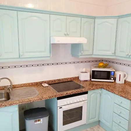 Bright Spacious Apartment, 2 Min Walk From *