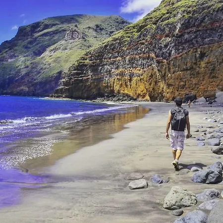 Bright Spacious Apartment, 2 Min Walk From Апартаменты Канделария