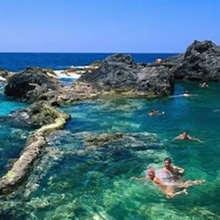 Appartamento Bright Spacious Apartment, 2 Min Walk From