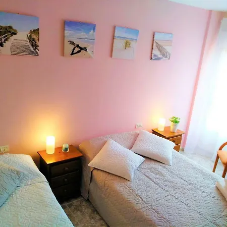 Bright Spacious Apartment, 2 Min Walk From Apartment *