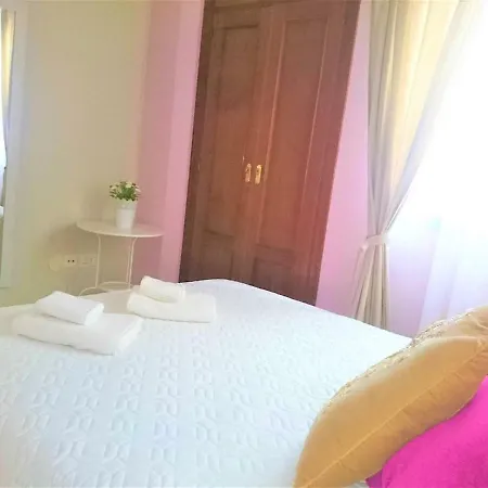 Apartment Bright Spacious Apartment, 2 Min Walk From *