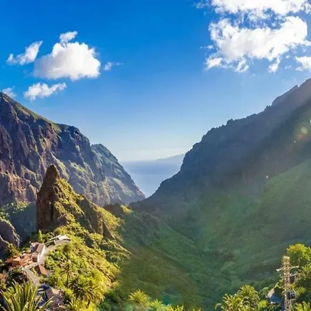 Апартаменты Bright Spacious Apartment, 2 Min Walk From *