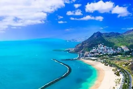 Апартаменты Bright Spacious Apartment, 2 Min Walk From