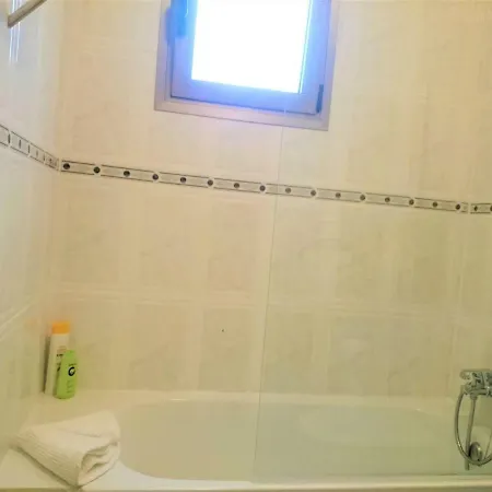 Apartment Bright Spacious Apartment, 2 Min Walk From