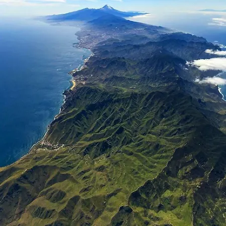 Bright Spacious Apartment, 2 Min Walk From