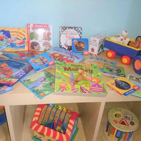 Bright Spacious Apartment, 2 Min Walk From