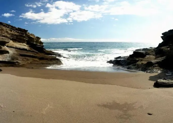 Bright Spacious Apartment, 2 Min Walk From