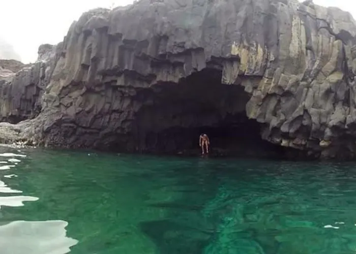 Bright Spacious Apartment, 2 Min Walk From Apartmán *