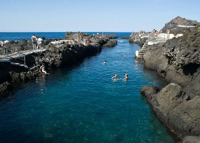 Bright Spacious Apartment, 2 Min Walk From *