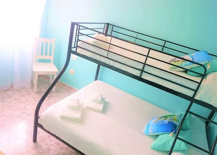 Bright Spacious Apartment, 2 Min Walk From Appartement Candelaria