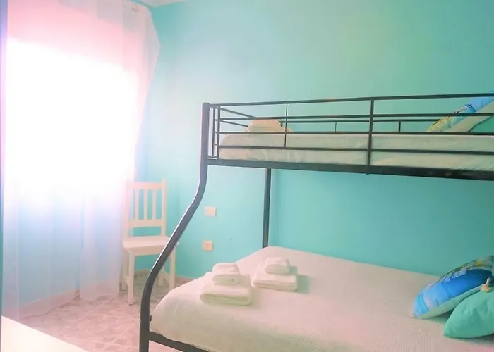 Bright Spacious Apartment, 2 Min Walk From