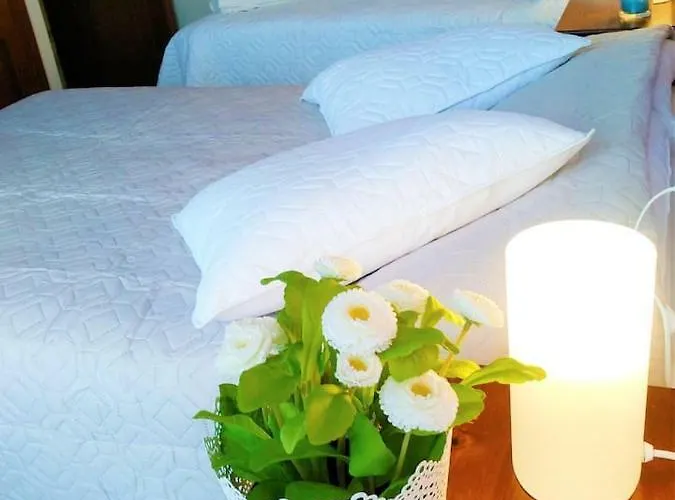 Bright Spacious Apartment, 2 Min Walk From Candelaria