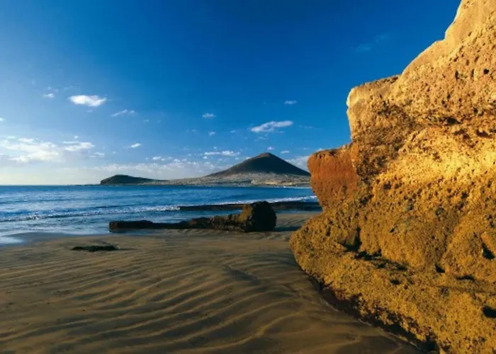 Appartement Bright Spacious Apartment, 2 Min Walk From