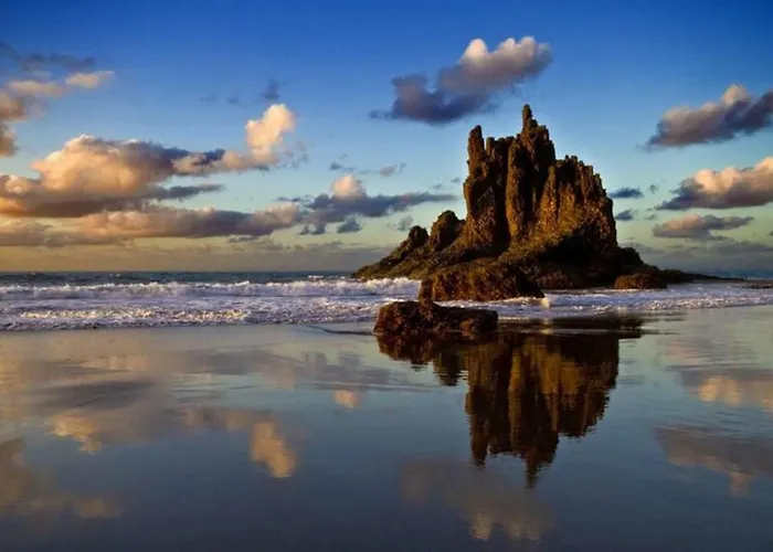 Bright Spacious Apartment, 2 Min Walk From *