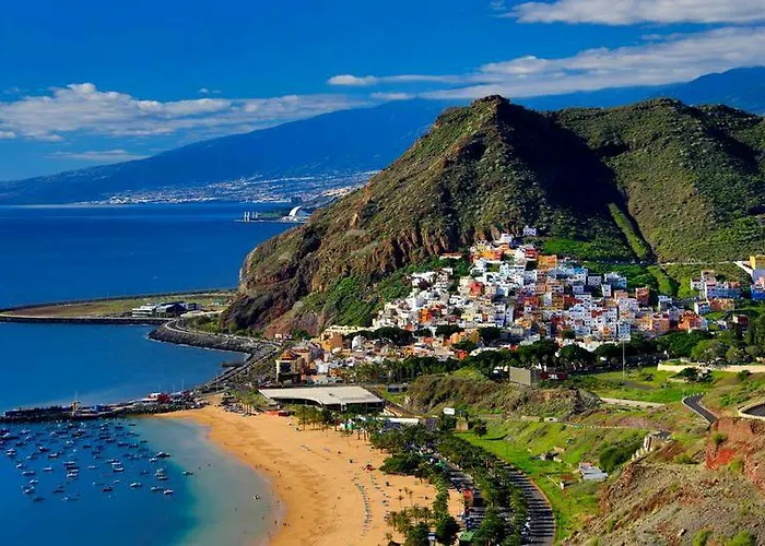 Bright Spacious Apartment, 2 Min Walk From