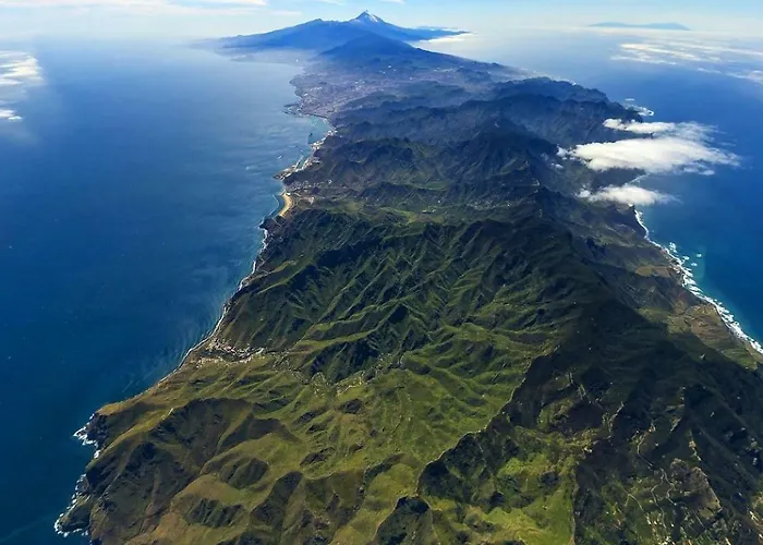 Bright Spacious Apartment, 2 Min Walk From