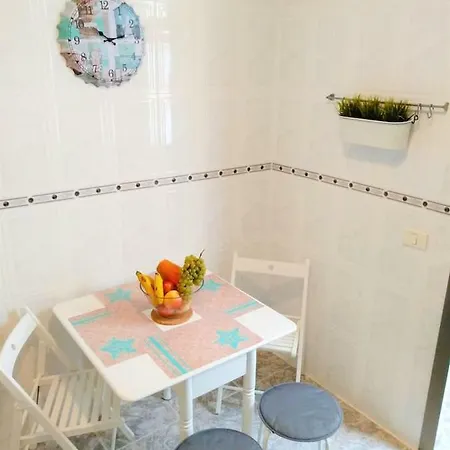 Bright Spacious Apartment, 2 Min Walk From * Канделария