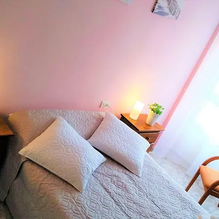 Bright Spacious Apartment, 2 Min Walk From 坎德拉里亚