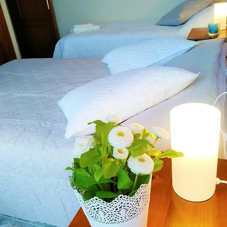 Bright Spacious Apartment, 2 Min Walk From Канделария