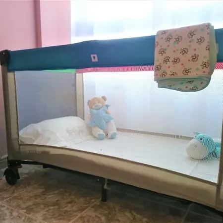 Bright Spacious Apartment, 2 Min Walk From 公寓 坎德拉里亚