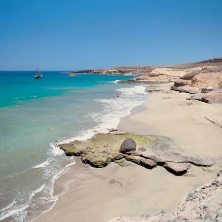 Bright Spacious Apartment, 2 Min Walk From 公寓 坎德拉里亚