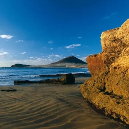 公寓 Bright Spacious Apartment, 2 Min Walk From