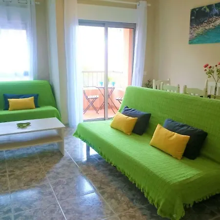 Bright Spacious Apartment, 2 Min Walk From Апартаменты Канделария
