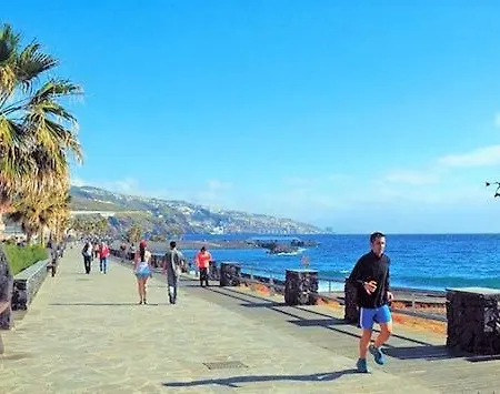 Bright Spacious Apartment, 2 Min Walk From * 坎德拉里亚