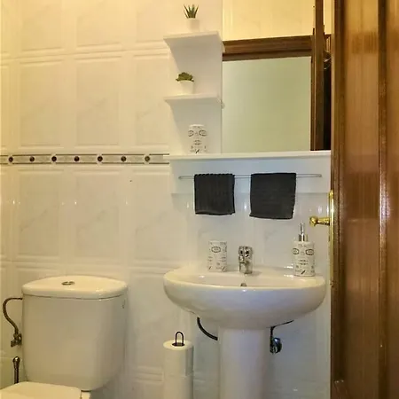 Bright Spacious Apartment, 2 Min Walk From * Канделария