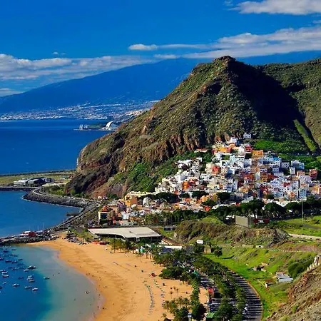 Bright Spacious Apartment, 2 Min Walk From