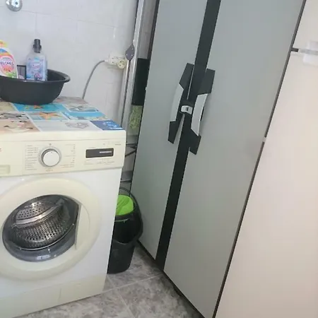 Bright Spacious Apartment, 2 Min Walk From Appartement