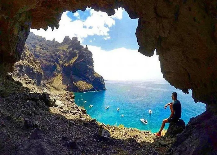 Bright Spacious Apartment, 2 Min Walk From Candelaria