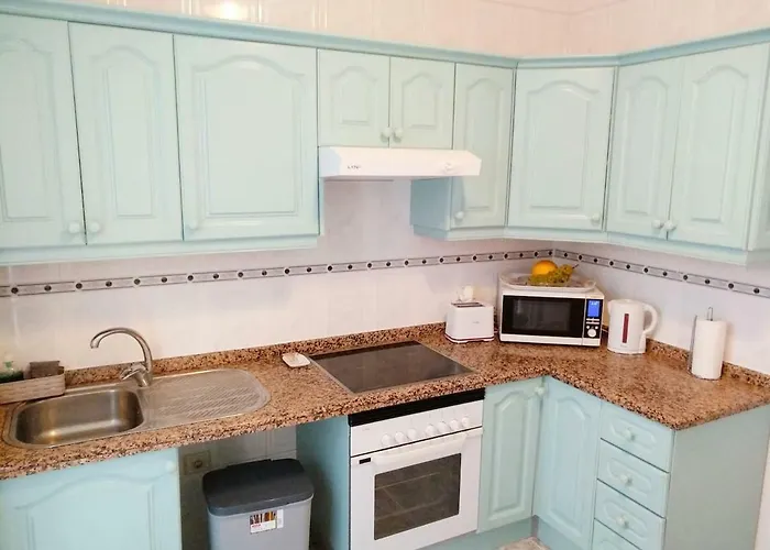 Bright Spacious Apartment, 2 Min Walk From *