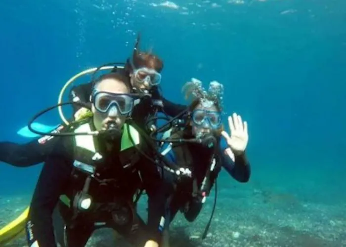 Bright Spacious Apartment, 2 Min Walk From *