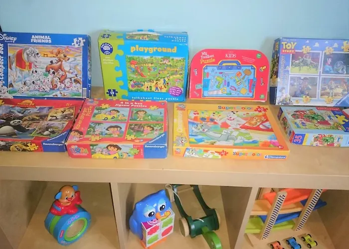 Daire Bright Spacious Apartment, 2 Min Walk From *