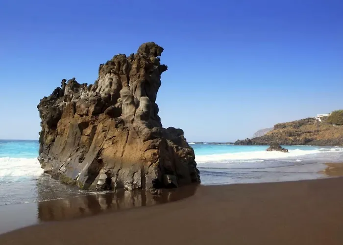 Bright Spacious Apartment, 2 Min Walk From Apartment *