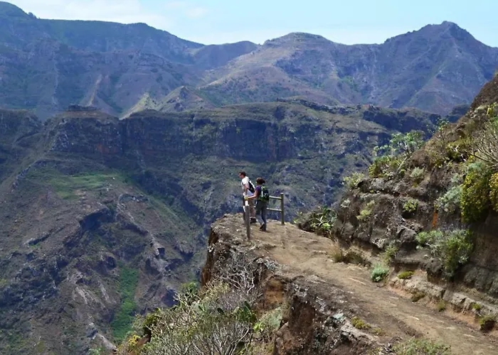 Apartment Bright Spacious Apartment, 2 Min Walk From