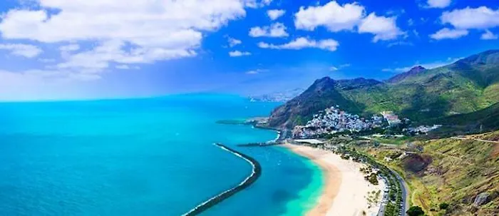 Daire Bright Spacious Apartment, 2 Min Walk From