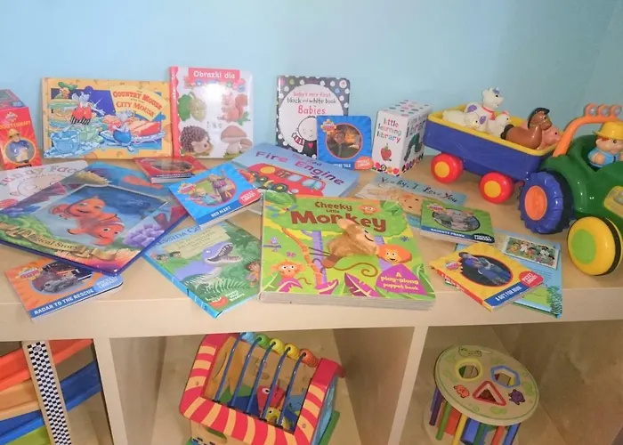 Bright Spacious Apartment, 2 Min Walk From